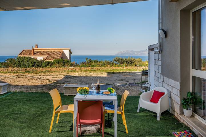 Gîte pour 2 personnes, avec Vue sur l’océan et Balcon/Terrasse ainsi que Jardin et Vue à Scopello