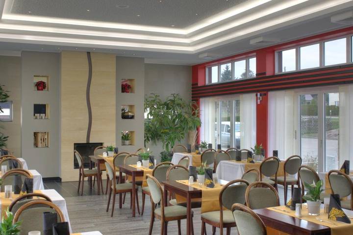 Hotel für 4 Personen, mit Terrasse und Garten in Loitz - 2