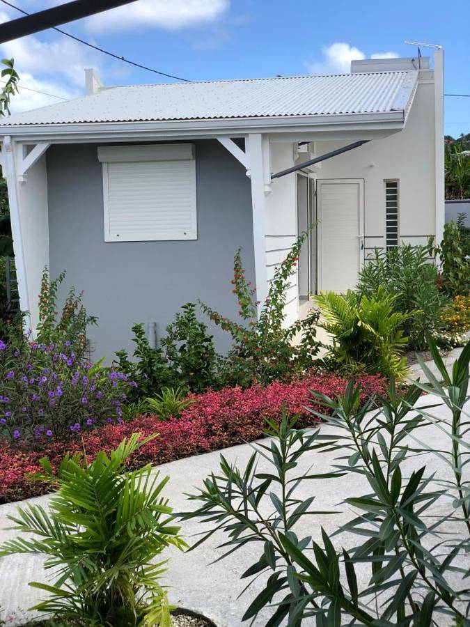 Location de vacances pour 3 personnes, avec jardin et piscine dans Saint-Louis (Marie-Galante)