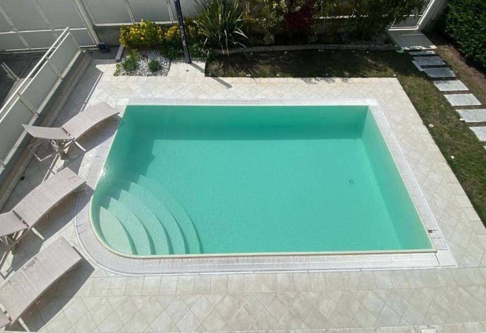 Three-Bedroom Villa in Padenghe sul Garda, Prealpi Gardesane