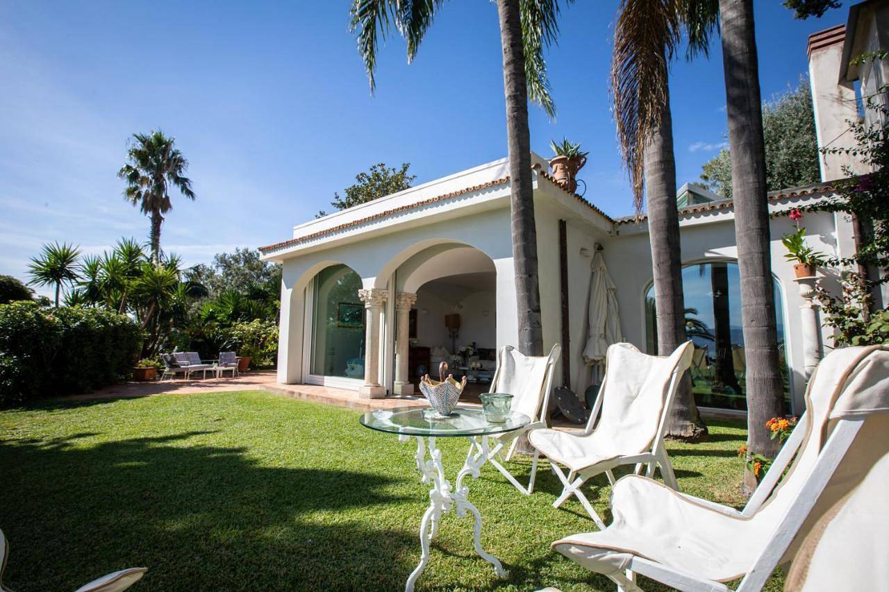 Starhost - Villa Il Poggio, Amalfi Coast with pool, garden, patio and terrace in Vietri sul Mare, Costiera amalfitana