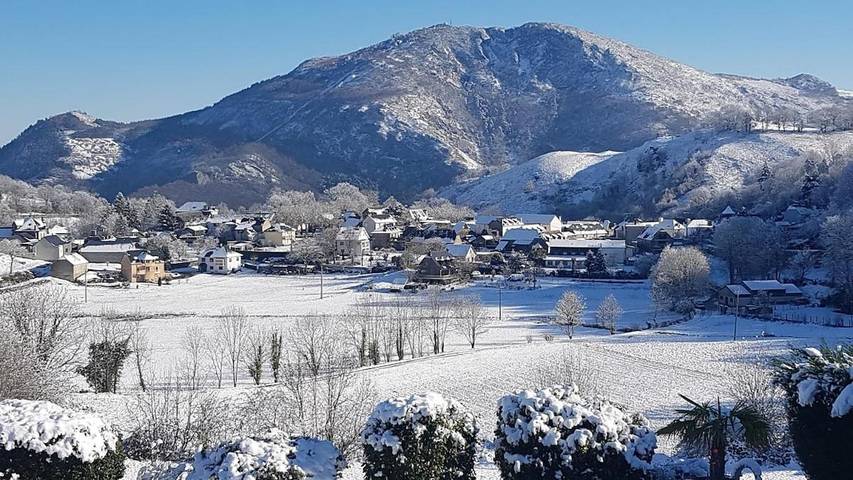 Chalet pour 8 personnes, avec vue ainsi que piscine et terrasse