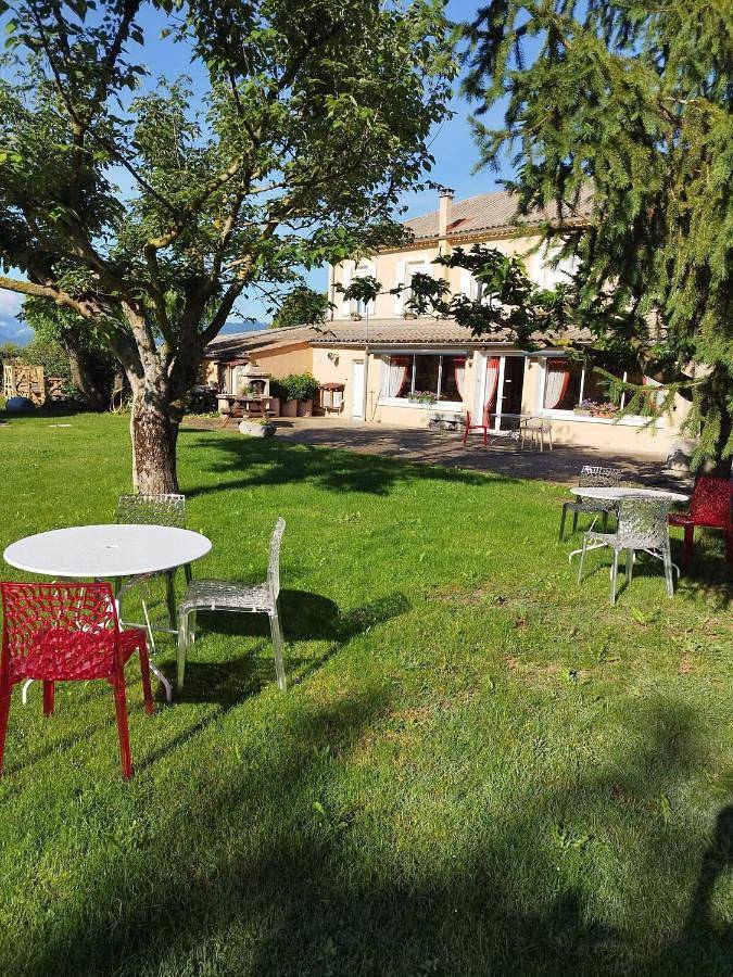 Hôtel pour 4 personnes, avec Terrasse ainsi que Jardin et Vue