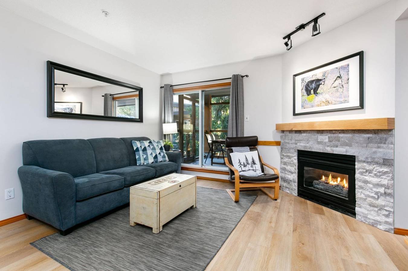 Geheel appartement, 2Br Townhome with private hot tub and pool. Gr 71 in Whistler, Whistler Blackcomb