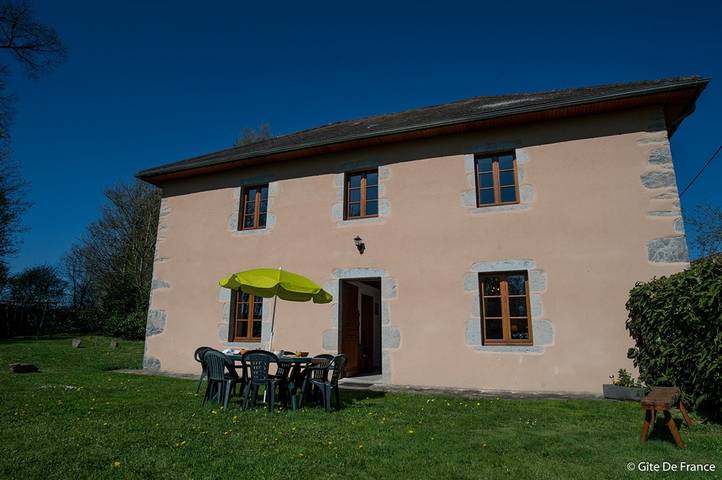 Gîte pour 9 personnes, avec Terrasse et Jardin