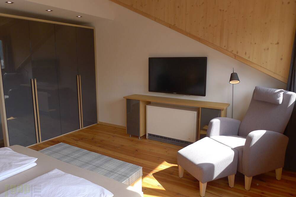 Ganze Wohnung, Fewo Mit Bayerischen Charme Und Vorzügen Der Moderne - Unweit Vom Top Skigebiet in Garmisch-Partenkirchen, Bayerische Alpen