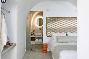 Holiday Apartment for 3 People in Firostefani, Thera, Photo 2