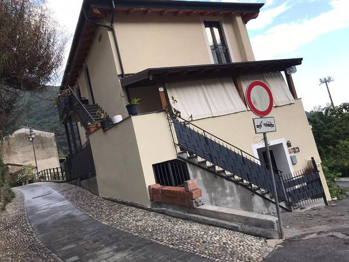 Location de vacances pour 4 personnes, avec Balcon ainsi que Terrasse et Vue à Rocchetta Nervina