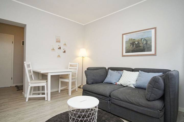 Apartamento entero, Nah am Meer, ruhige Lage, Schwimmbad- und Saunanutzung - Haus Büdnerstube FeWo 2 in Middelhagen, Mönchgut