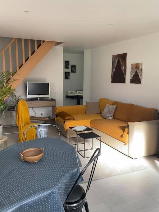 Location de vacances pour 6 personnes, avec jardin ainsi que piscine et vue, adapté aux familles à Lanmeur - 2