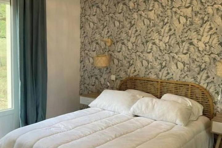 Location de vacances pour 8 personnes, avec terrasse et jardin à Reilhaguet - 2