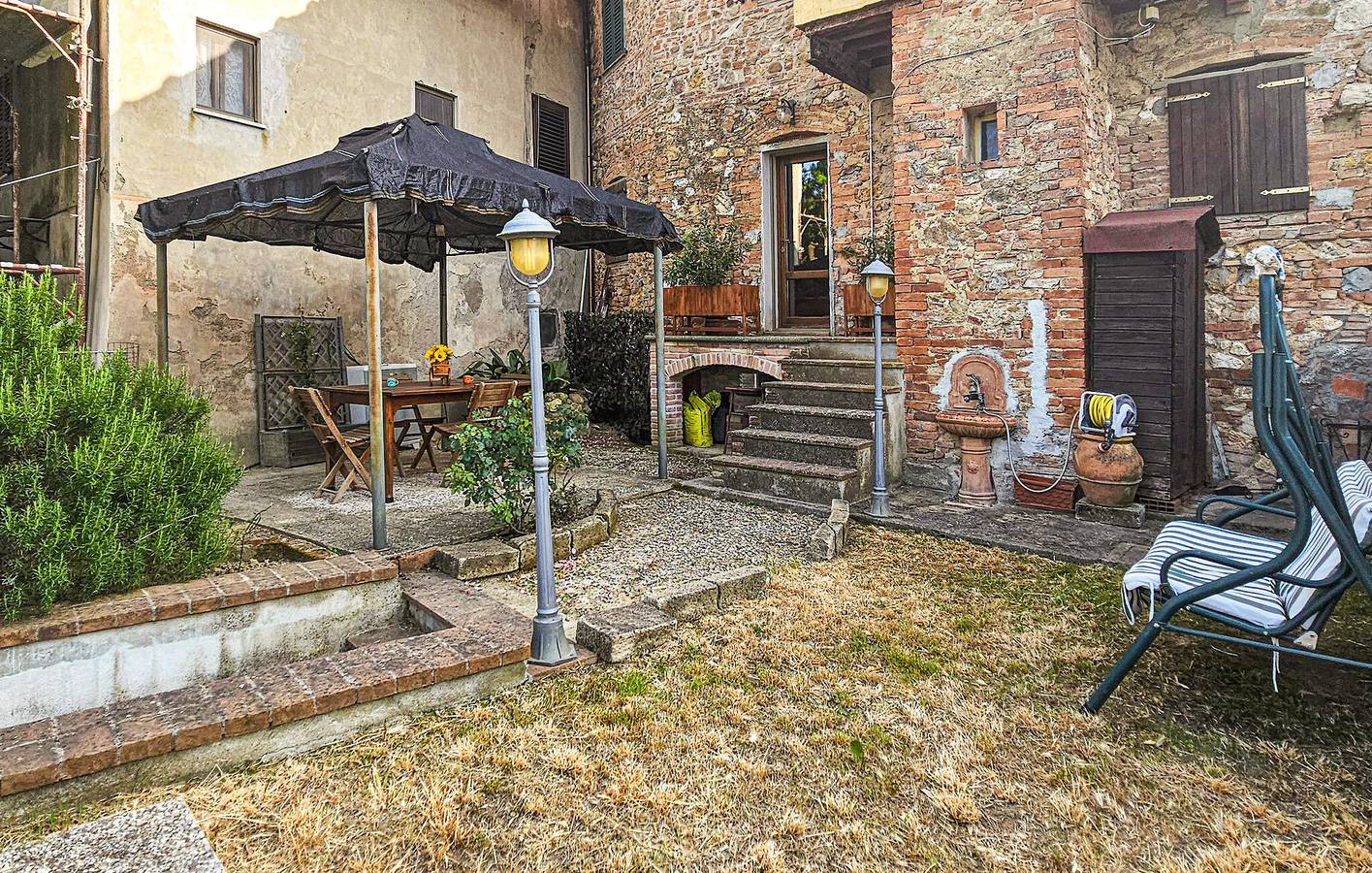 Gemütliches 90-qm-Apartment mit Parkplatz, AC und Flussblick in Peccioli, Pisa Provinz