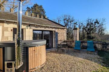 Gîte pour 2 personnes, avec piscine à Saint-Cyran-du-Jambot