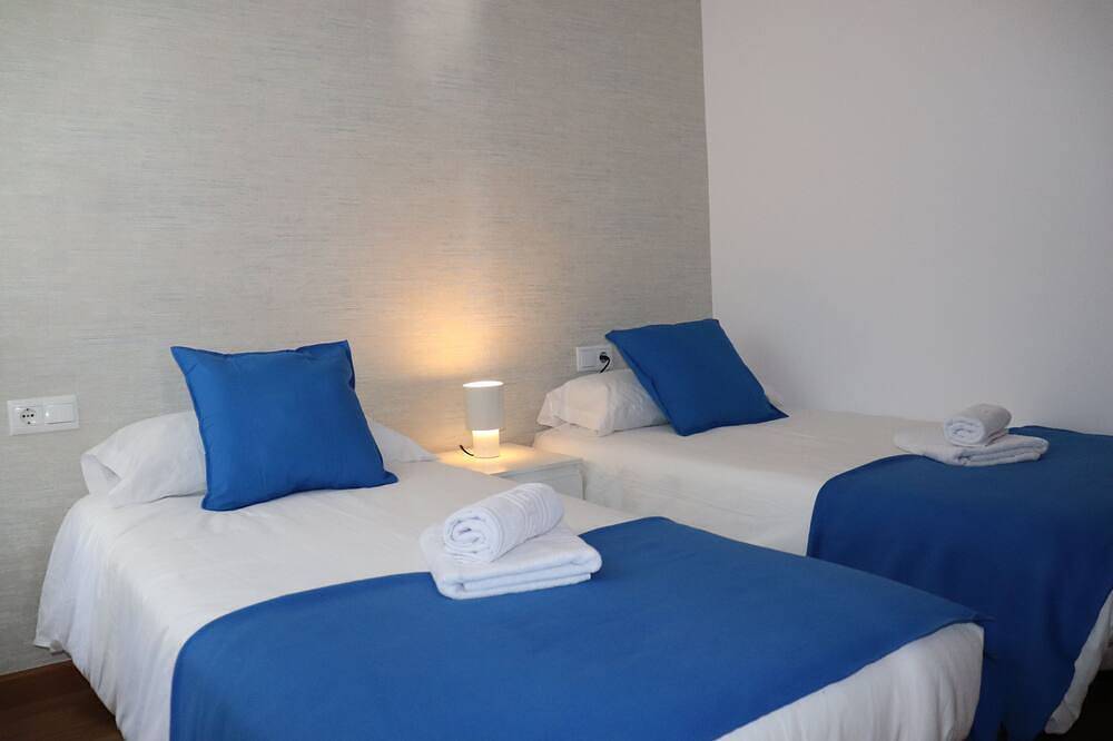 Entire apartment, Apartment in front of the beach of Coira in the center of Portosin in Porto do Son, Rías Baixas