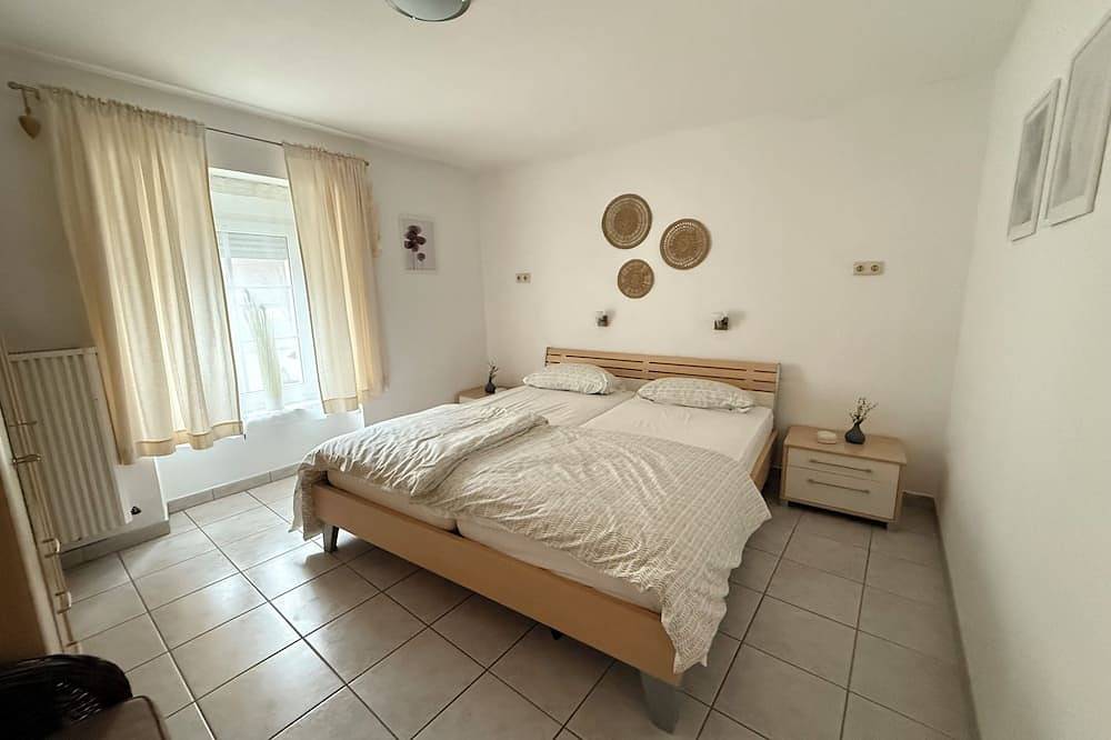 Ganze Wohnung, Schöne Fw mit Blick auf die Weinberge/am Moselufer/2 Terrassen nur für Sie in Bruttig-Fankel, Cochem-Zell