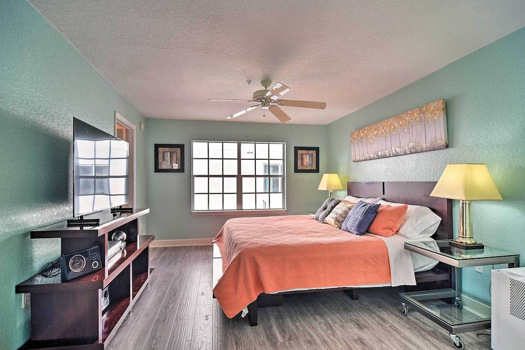 Clearwater Beach Hideaway: Walkable Location! in Clearwater Beach, Clearwater