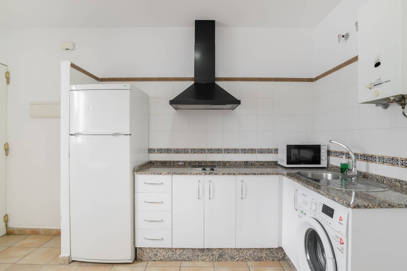 Apartamento entero, Apartamento Pérez Zara 4 cerca del mar con terraza y Wi-Fi in Conil de la Frontera, Costa de la Luz