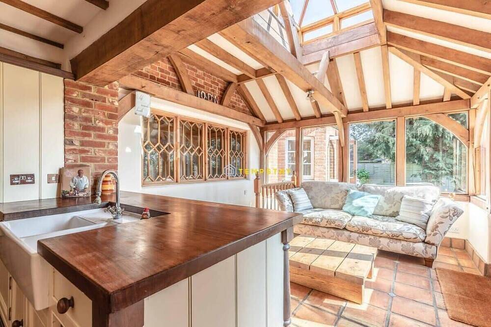 4 Bed Windsor Countryside Escape - By Tempstay in White Waltham, Berkshire