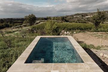 Location de vacances pour 5 personnes, avec piscine ainsi que vue et jardin, animaux acceptés à Mormoiron