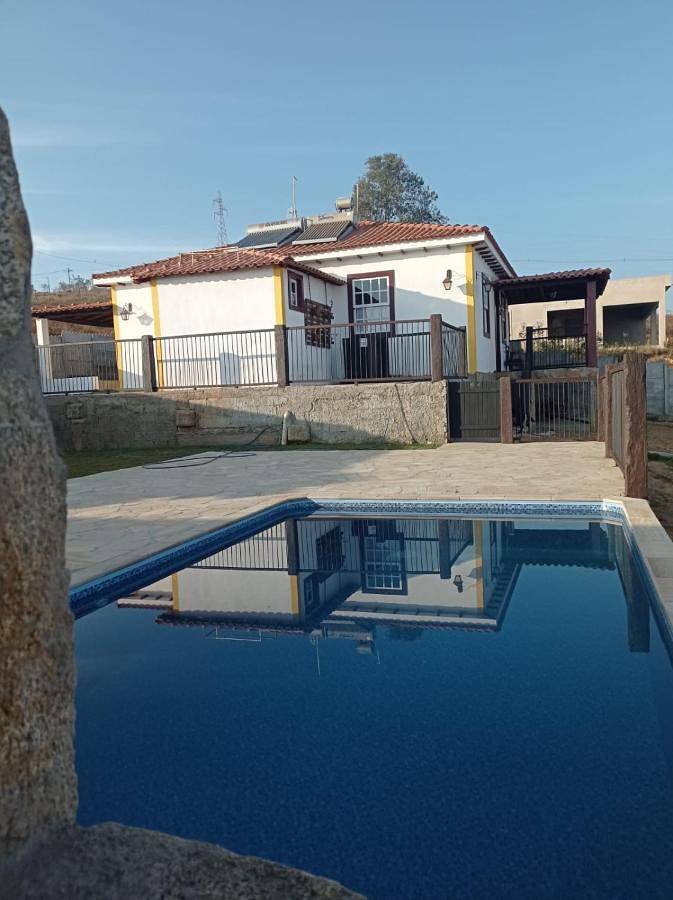 Casas e apartamentos de temporada para 4 pessoas, com jardim e piscina e ainda vista, adaptado a crianças em São João del-Rei