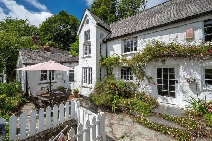 Cottage for 6 people, with garden, with pets in Helford