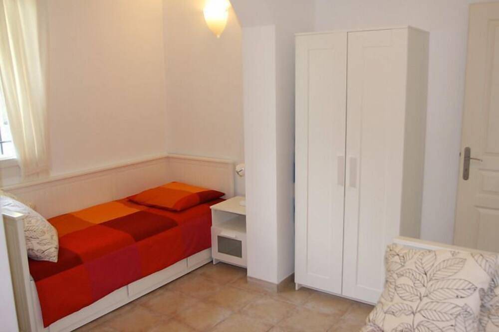 Entire apartment, Villa le printemps - Saint-Laurent-Du-Var in Saint-Laurent-du-Var, Cannes region