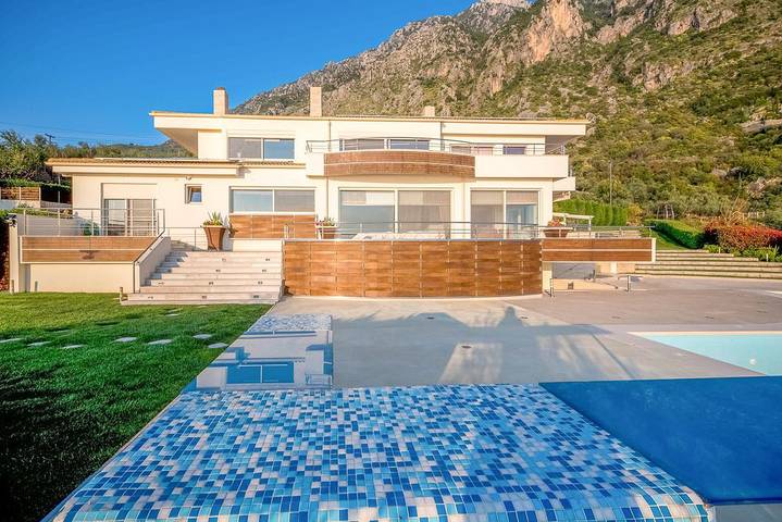 Resort for 8 personer, med jacuzzi og hage i tillegg til terrasse i Hellas