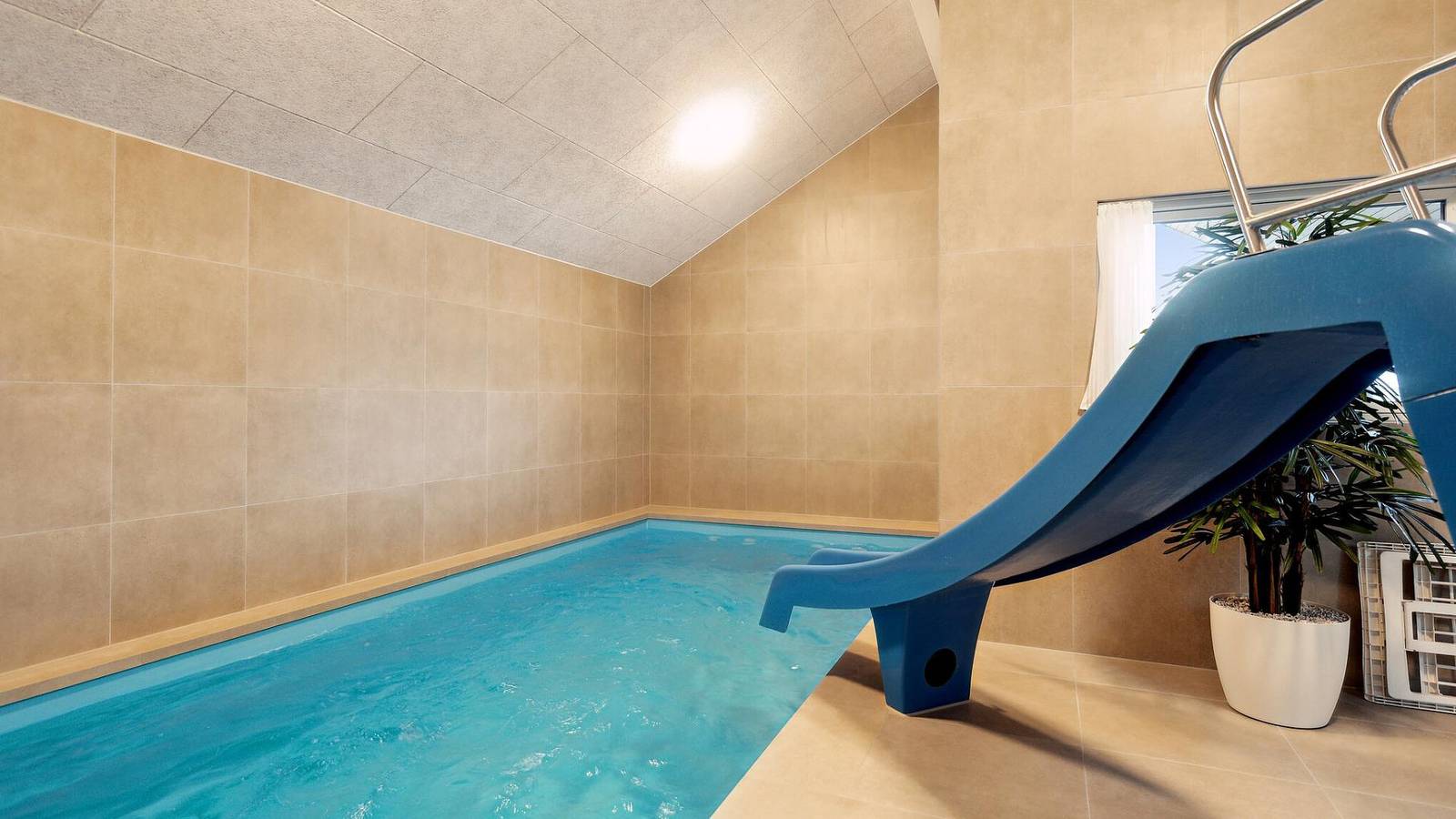 772 – Exklusives Poolferienhaus in Ivenack für 18 Personen in Ivenack, Mecklenburgische Seenplatte
