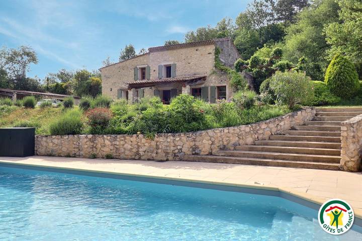 Gîte für 6 Personen, mit Ausblick und Pool sowie Garten
