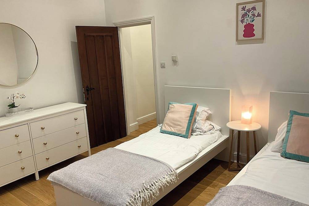 Apartamento entero, Magical Converted Church Duplex Apartment, Close to Harry Potter Studios in Watford, Hertfordshire