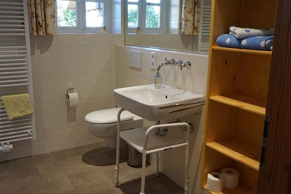 Ganze Wohnung, \"Haus am Kienmoor\" - Ferienhaus \"Am Kienmoor\", Dusche, Wc in Bad Zwischenahn, Ammerland