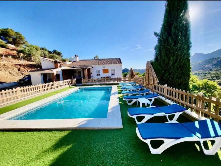 Casa de vacaciones para 18 personas, con jardín además de vistas y piscina, Familias con niños - 1