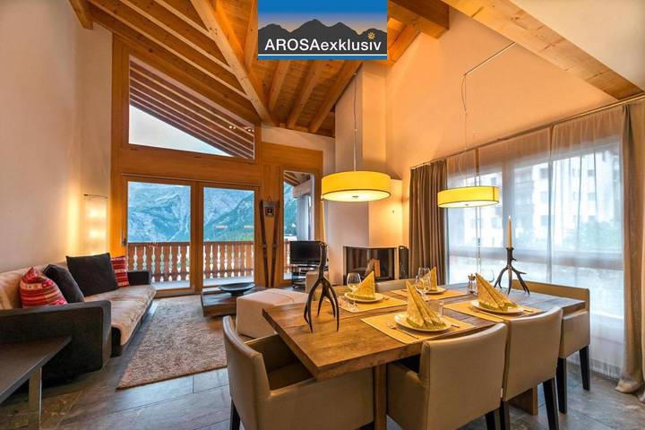 Vakantiewoning voor 6 personen, with Balkon and Terras as well as Sauna and Uitzicht op het meer in Arosa