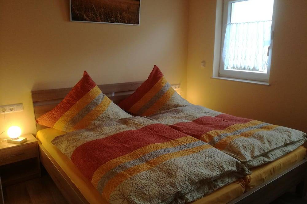 Ganze Wohnung, Moderne Ferienwohnung (40m2) mit Kaminofen in Kaltenwestheim, Biosphärenreservat Rhön