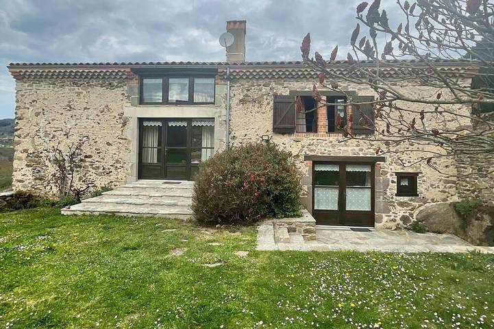 Gîte pour 8 personnes, avec jardin à Saint-Ilpize