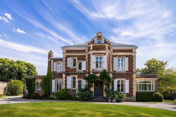 Location de vacances pour 15 personnes, avec Jacuzzi ainsi que Terrasse et Jardin à Dombasle-sur-Meurthe