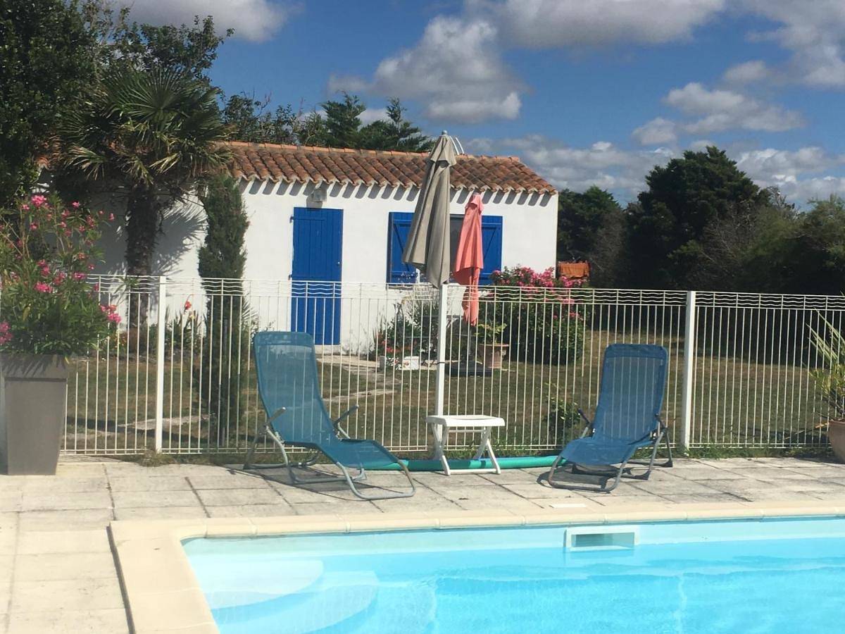 Double Room with Pool View in Beauvoir-sur-Mer, Vendée