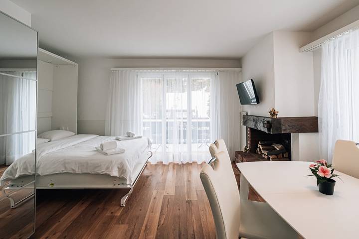 Ferienwohnung für 2 Personen, mit Balkon und Pool in Laax