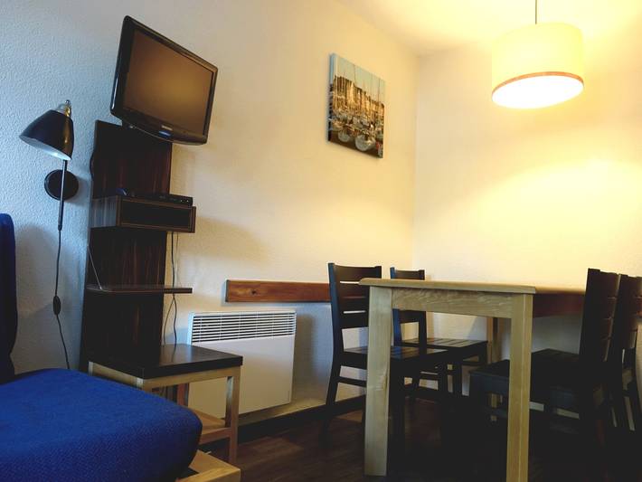 Gîte pour 4 personnes, avec terrasse dans Kerjouanno - 2