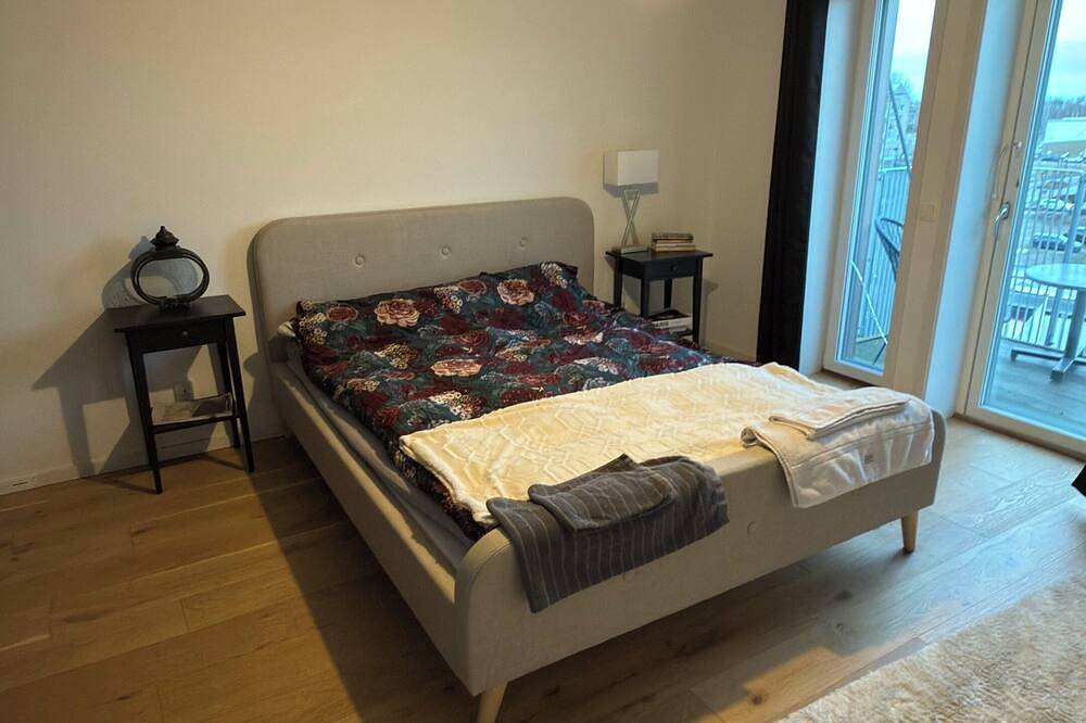 Ganze Wohnung, Stylish luxury suite with magical golf views near the city in Örebro, Örebro kommun