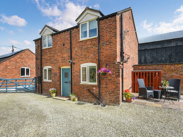 Cottage for 2 people, with garden, with pets in Shropshire