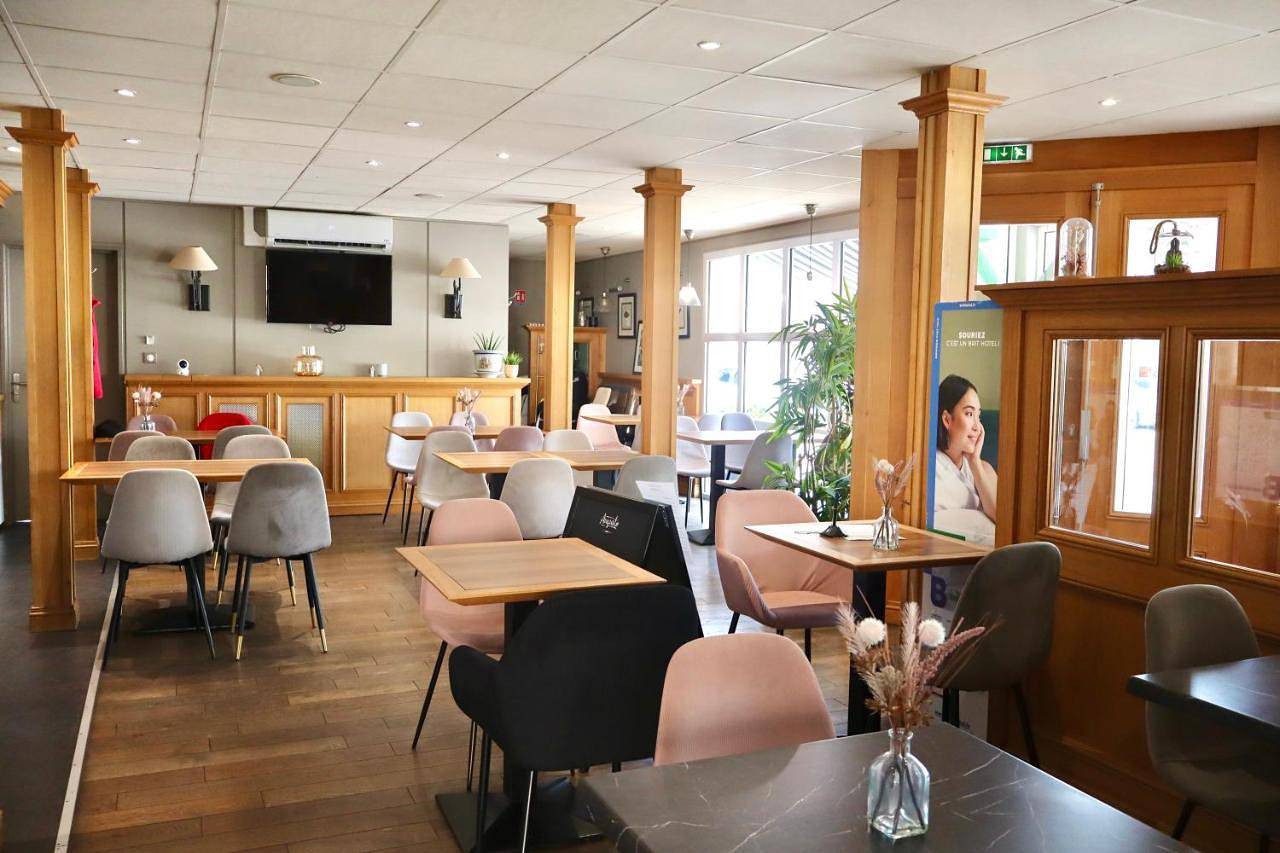 Brit Hotel Essentiel Reims Taissy in Taissy, Marne