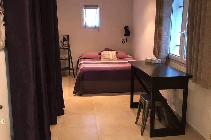 Antibes : Maisonnette with private terrace and shared swimming pool, close to the beach in Antibes, Mediterranean Coast (France)