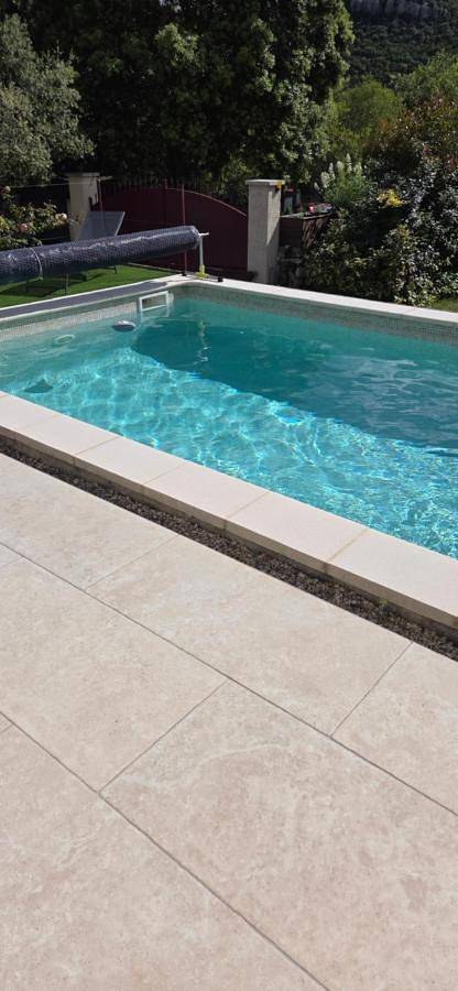Location de vacances pour 2 personnes, avec vue ainsi que piscine et jardin à Sauve - 2