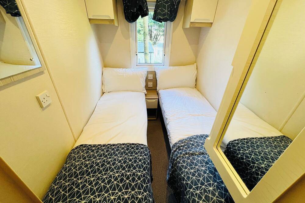3 Bedroom Caravan, Lower Hyde, Shanklin, Free Wifi, Dog Friendly in Shanklin, Isle of Wight