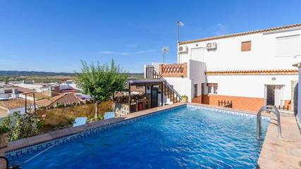 Casa rural para 11 personas, con jardín además de piscina y terraza en La Puebla de los Infantes