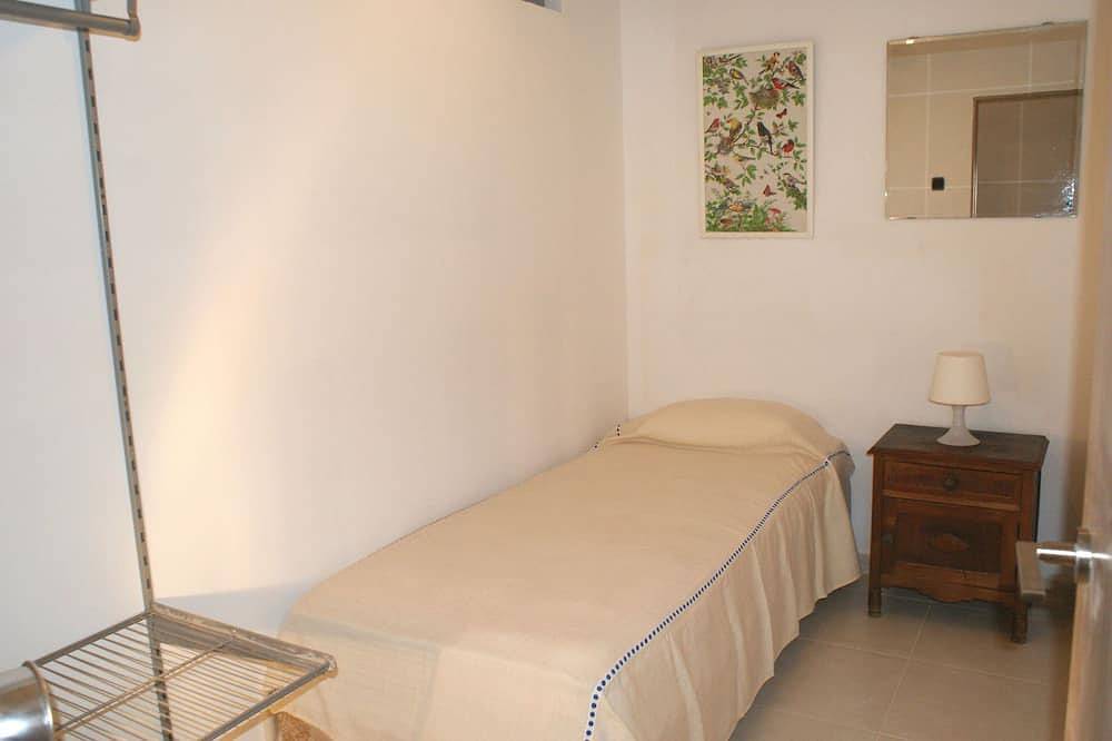 Entire apartment, Huge Family Apt With Patio: Central Barcelona in Barcelona Centre, Barcelona