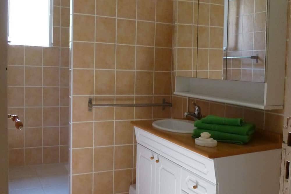 Location à la semaine d'une villa en petite Camargue avec piscine chauffée. in Saint-Laurent-d'Aigouze, Côte d'Améthyste