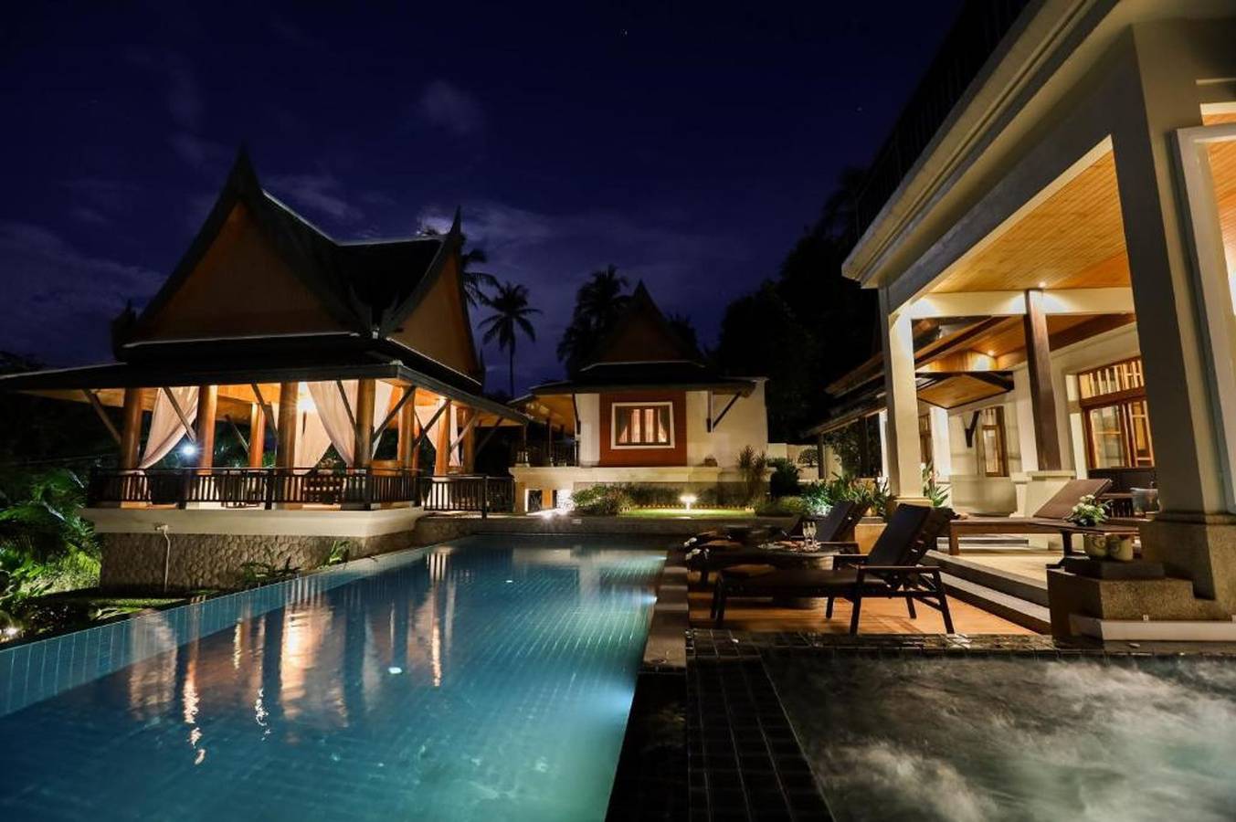 Villa für 12 Personen mit Balkon in Phuket