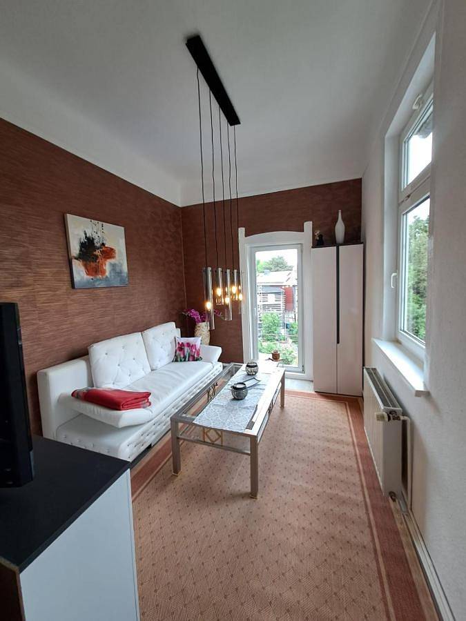 Ferienwohnung für 3 Personen, mit Terrasse und Garten sowie Pool und Ausblick